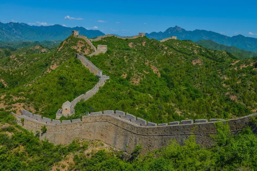 Photo taken on May 26 shows the Jinshanling section of the Great Wall located in Luanping county, Chengde, Hebei Province. Photo by Zhou Wanping/People’s Daily Online
