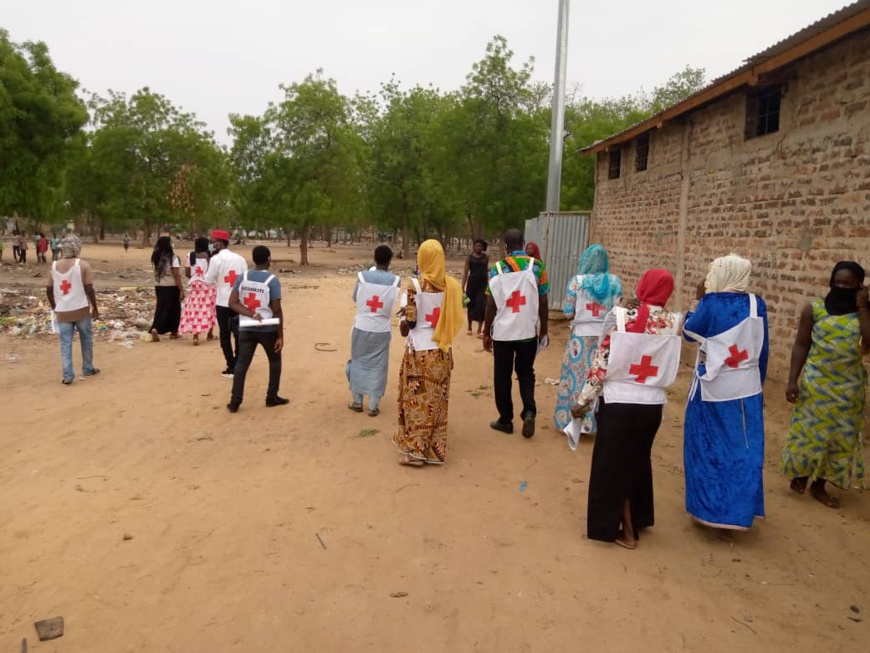 Tchad-Covid19 : La croix rouge du Tchad intensifie ses actions en organisant une sensibilisation de masse: ©️ Mendig-Lembaye Djetoyo Kelvin /Alwihda Info Tchad-Covid19 : La croix rouge du Tchad intensifie ses actions en organisant une sensibilisation de masse: ©️ Mendig-Lembaye Djetoyo Kelvin /Alwihda Info