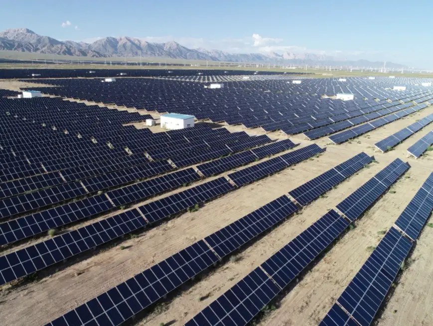 Photo shows a photovoltaic park in Delingha of Mongolian-Tibetan Autonomous Prefecture of Haixi, northwest China's Qinghai province. Wang Zheng, People’s Daily Online