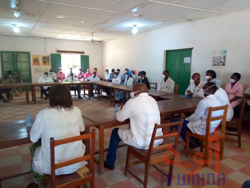 Tchad : visite du gouverneur du Logone Oriental à l'hôpital provincial de Moundou. © Golmen Ali/Alwihda Info