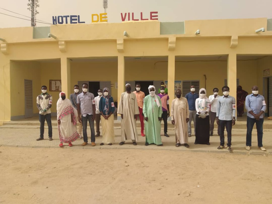 Tchad-Covid19 : les jeunes anti-Covid sensibilise et distribue des masques à Abéché : ©️ Abba Issa/Alwihda Info