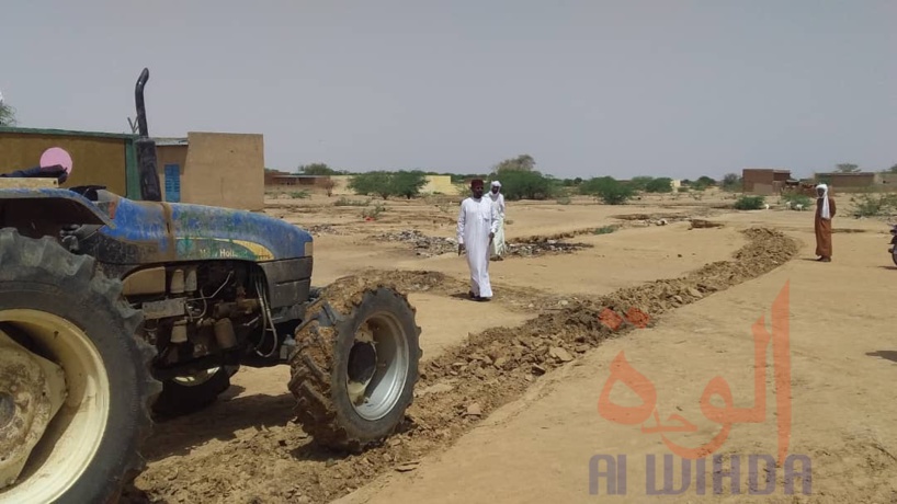 Tchad : à Ati, la commune à pied d'oeuvre pour les travaux d'assainissement . © Hassan Djidda Hassan/Alwihda Info Tchad : à Ati, la commune à pied d'oeuvre pour les travaux d'assainissement . © Hassan Djidda Hassan/Alwihda Info