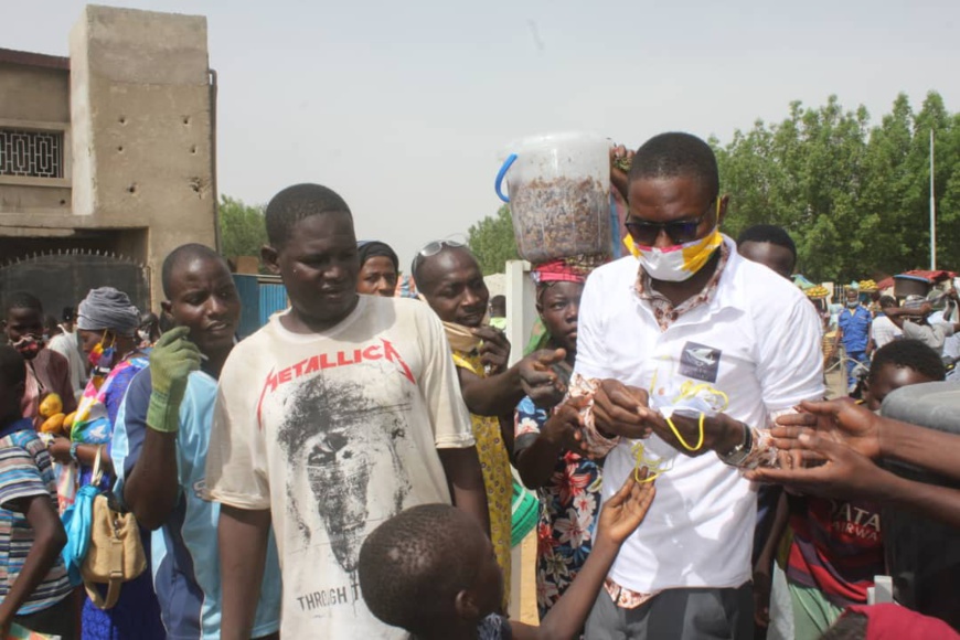 Tchad : au marché Taradona de N'Djamena, un intense plaidoyer face au Covid-19. © Ben Kadabio/Alwihda Info Tchad : au marché Taradona de N'Djamena, un intense plaidoyer face au Covid-19. © Ben Kadabio/Alwihda Info