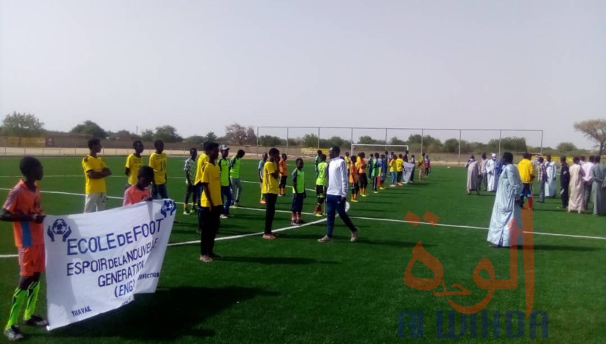 Tchad : des ballons et cache-nez offerts à 15 écoles de foot d'Abéché. © Abba Issa/Alwihda Info Tchad : des ballons et cache-nez offerts à 15 écoles de foot d'Abéché. © Abba Issa/Alwihda Info