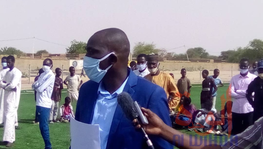Tchad : des ballons et cache-nez offerts à 15 écoles de foot d'Abéché. © Abba Issa/Alwihda Info