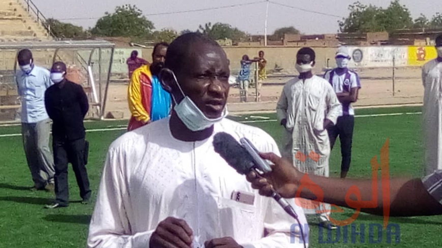 Tchad : des ballons et cache-nez offerts à 15 écoles de foot d'Abéché. © Abba Issa/Alwihda Info