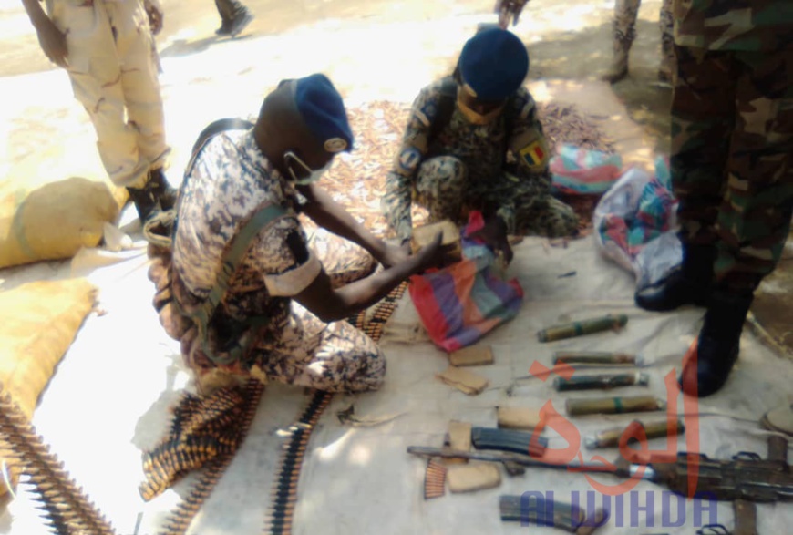 Tchad : au Logone Oriental, des armes et munitions saisies lors d'une course-poursuite. © Frédéric Ngardodim/Alwihda Info Tchad : au Logone Oriental, des armes et munitions saisies lors d'une course-poursuite. © Frédéric Ngardodim/Alwihda Info