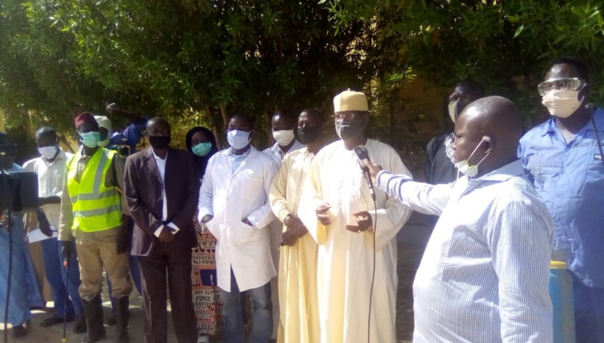 Tchad : à Abéché, pulvérisation de l'Université Adam Barka par les services de désinfection Tchad : à Abéché, pulvérisation de l'Université Adam Barka par les services de désinfection