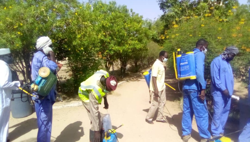 Tchad : à Abéché, pulvérisation de l'Université Adam Barka par les services de désinfection Tchad : à Abéché, pulvérisation de l'Université Adam Barka par les services de désinfection