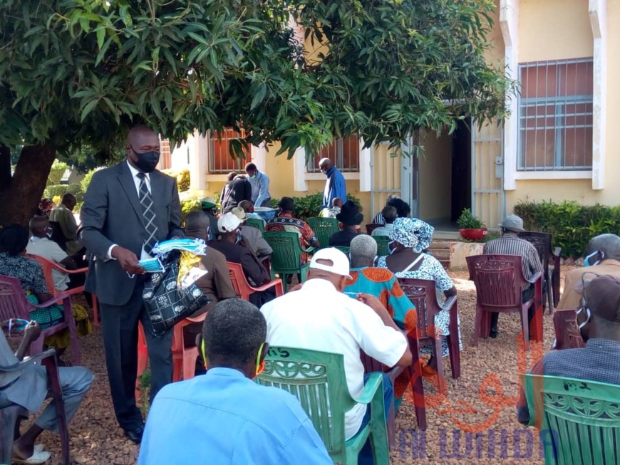 Tchad : à Moundou, la CNPS entame le paiement du deuxième trimestre. © Golmem Ali/Alwihda Info Tchad : à Moundou, la CNPS entame le paiement du deuxième trimestre. © Golmem Ali/Alwihda Info