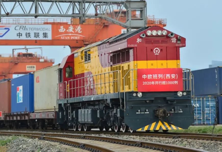 China-Europe freight train X9003 leaves Xi’an, Northwest China’s Shaanxi Province for Uzbekistan, carrying 49 containers of refrigerators, tea, lamps, and air compressors, May 6. Photo by Tang Zhenjiang/People’s Daily Online