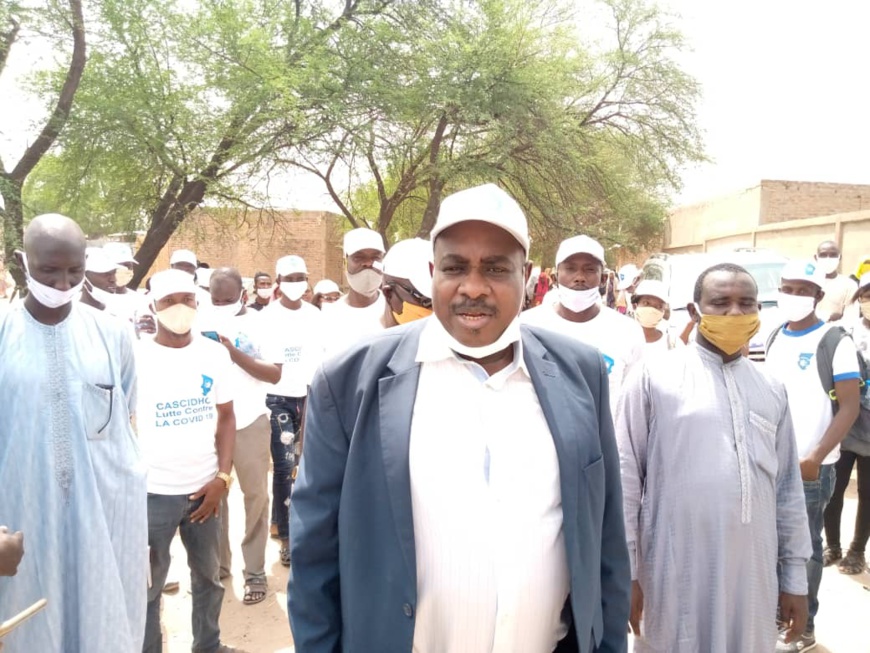 Tchad-Covid 19 : La CASCIDHO en sensibilisation à Djabaliro dans le 10ème arrondissement : ©️ Mendig-Lembaye Djetoyo Kelvin/Alwihda Info Tchad-Covid 19 : La CASCIDHO en sensibilisation à Djabaliro dans le 10ème arrondissement : ©️ Mendig-Lembaye Djetoyo Kelvin/Alwihda Info
