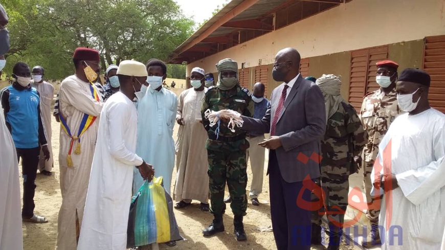 Tchad : une reprise des cours dans le strict respect des mesures barrières à Ati. © Hassan Djidda Hassan/Alwihda Info Tchad : une reprise des cours dans le strict respect des mesures barrières à Ati. © Hassan Djidda Hassan/Alwihda Info