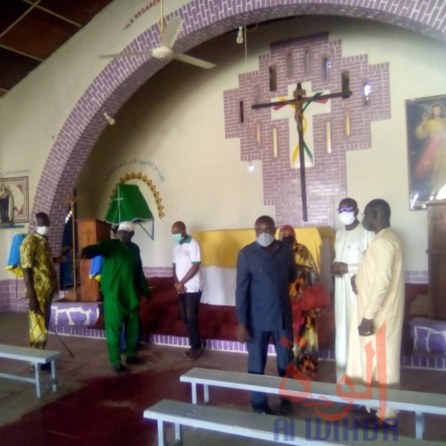 Tchad : les lieux de culte concernés se préparent pour la réouverture à Abéché. © Abba Issa/Alwihda Info Tchad : les lieux de culte concernés se préparent pour la réouverture à Abéché. © Abba Issa/Alwihda Info