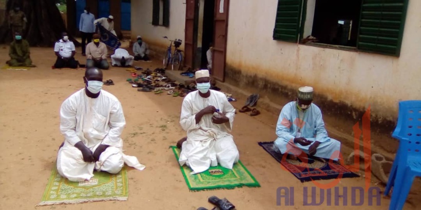 Tchad - Covid-19 : à Pala, la prière du vendredi dans le respect des mesures barrières. © Foka Mapagne/Alwihda Info