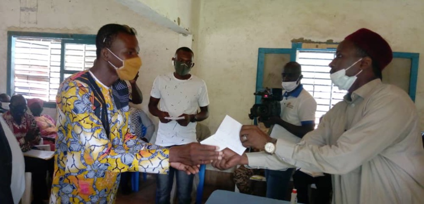 Tchad : à Laï, des jeunes porteurs de projets reçoivent des financements à hauteur de 23,6 millions Fcfa. © Éric Guedi/Alwihda Info Tchad : à Laï, des jeunes porteurs de projets reçoivent des financements à hauteur de 23,6 millions Fcfa. © Éric Guedi/Alwihda Info