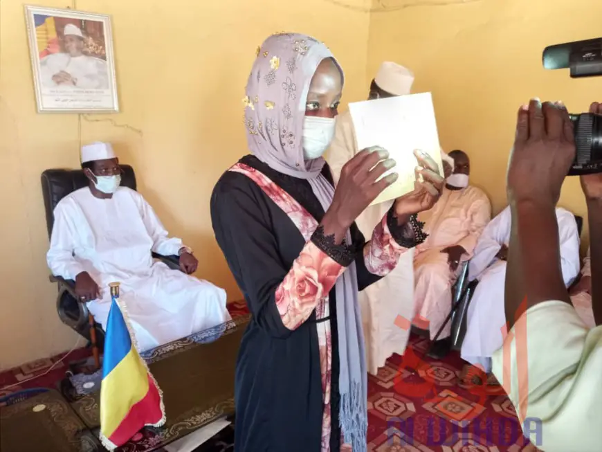 Tchad : à Goz Beida, des jeunes reçoivent des financements pour leurs projets. © Mahamat Issa Gadaya/Alwihda Info
