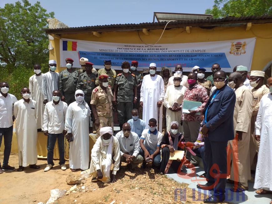 Tchad : à Goz Beida, des jeunes reçoivent des financements pour leurs projets. © Mahamat Issa Gadaya/Alwihda Info