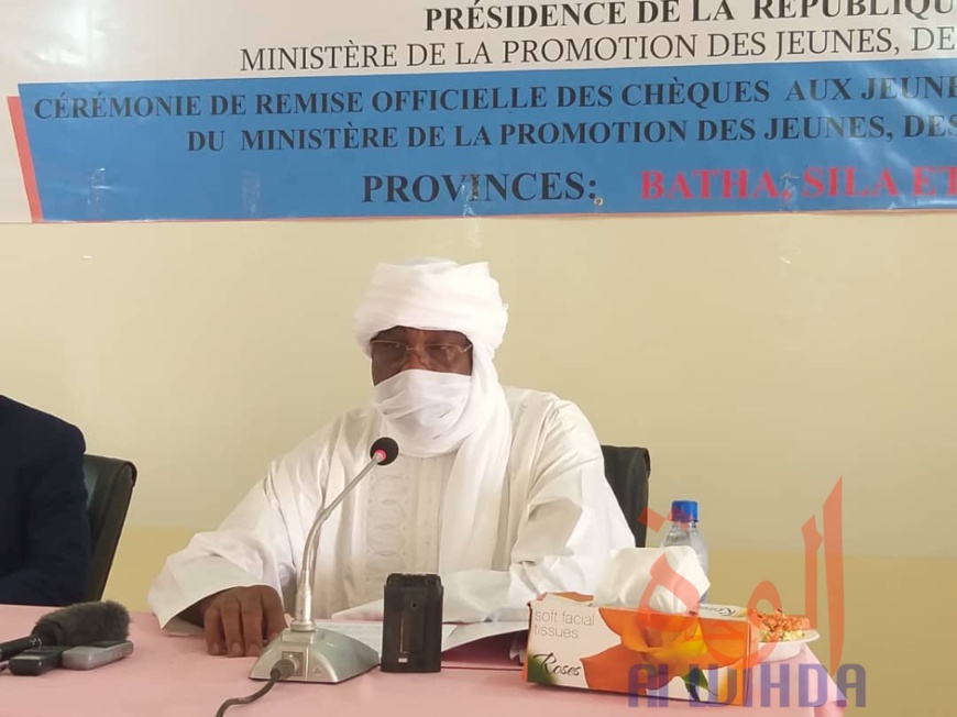 Tchad : 20 millions Fcfa de l'État pour le financement de 17 projets jeunes à Abéché. © Abba Issa/Alwihda Info Tchad : 20 millions Fcfa de l'État pour le financement de 17 projets jeunes à Abéché. © Abba Issa/Alwihda Info