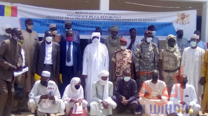 Tchad : 20 millions Fcfa de l'État pour le financement de 17 projets jeunes à Abéché. © Abba Issa/Alwihda Info Tchad : 20 millions Fcfa de l'État pour le financement de 17 projets jeunes à Abéché. © Abba Issa/Alwihda Info