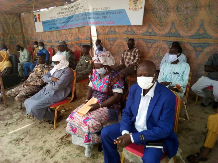 Tchad : au Hadjer Lamis, un appui de 7,8 millions FCFA à 5 jeunes promoteurs. © Mbainaissem Gédéon Mbeïbadoum/Alwihda Info Tchad : au Hadjer Lamis, un appui de 7,8 millions FCFA à 5 jeunes promoteurs. © Mbainaissem Gédéon Mbeïbadoum/Alwihda Info