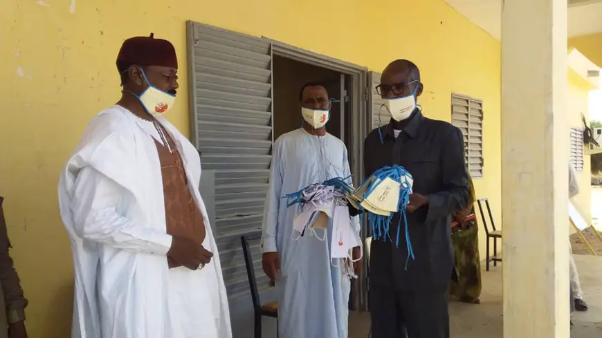 Tchad - Covid-19 : un millier de masques offerts à deux lycées d'Ati. © Hassan Djidda Hassan/Alwihda Info