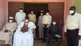 Tchad - Covid-19 : un millier de masques offerts à deux lycées d'Ati. © Hassan Djidda Hassan/Alwihda Info Tchad - Covid-19 : un millier de masques offerts à deux lycées d'Ati. © Hassan Djidda Hassan/Alwihda Info