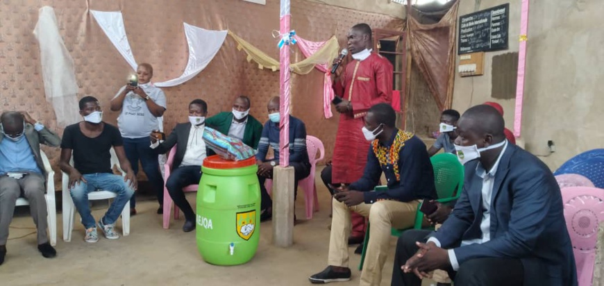 Tchad - Covid-19 : des jeunes d'Ardep Djoumal offrent des cache-nez et kits d'hygiène à N'Djamena