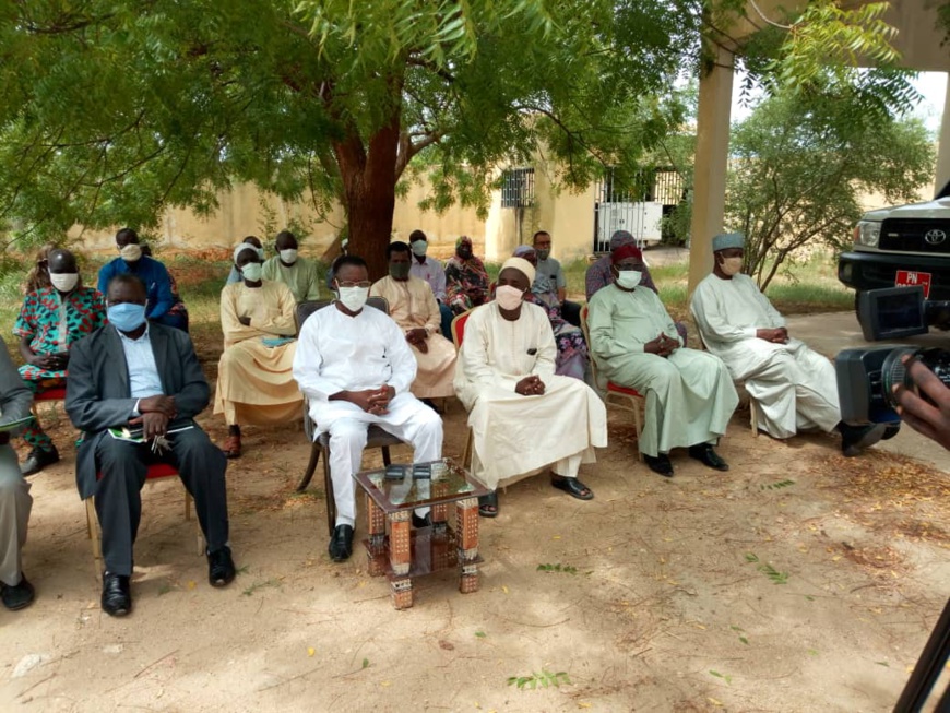 Tchad : à Mongo, des cartons de dattes distribués aux personnes vulnérables et handicapées. © Béchir Badjoury/Alwihda Info