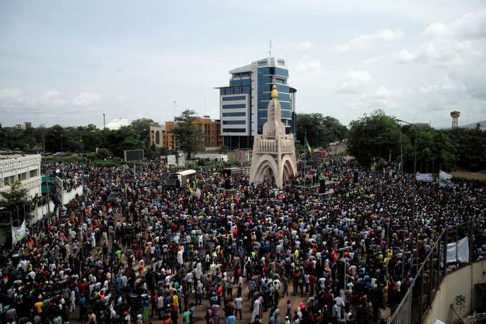 Des manifestants rassemblés à Bamako, dans la capitale du Mali. © STRINGER / REUTERS Des manifestants rassemblés à Bamako, dans la capitale du Mali. © STRINGER / REUTERS