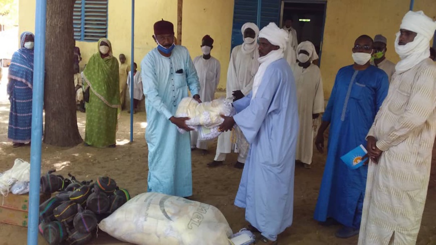 Tchad : à Ati, des milliers de masques distribués dans les lieux de cultes, lycées et collèges. © Hassan Djidda Hassan/Alwihda Info