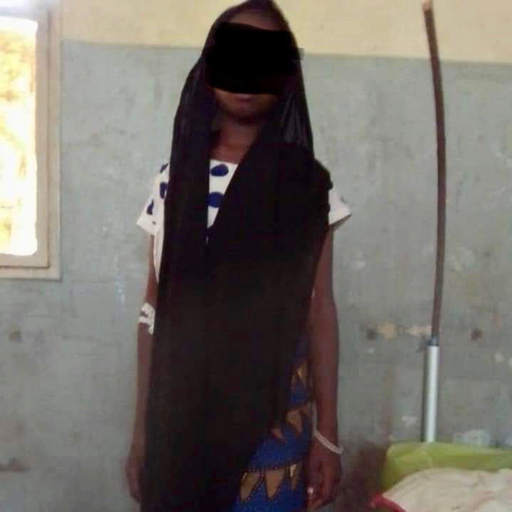 Tchad : un homme âgé se marie à une fille de 12 ans et fuit à l’arrivée de la police Tchad : un homme âgé se marie à une fille de 12 ans et fuit à l’arrivée de la police