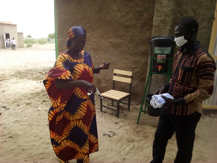 Tchad - Covid-19 : L'Église catholique célèbre sa première messe depuis l'allégement des mesures. © Mbainaissem Gédéon Mbeïbadoum/Alwihda Info Tchad - Covid-19 : L'Église catholique célèbre sa première messe depuis l'allégement des mesures. © Mbainaissem Gédéon Mbeïbadoum/Alwihda Info