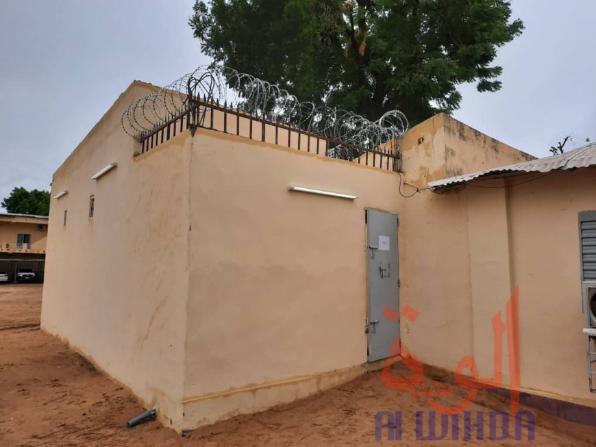 Tchad : La police nationale inaugure un bâtiment de garde à vue au commissariat central. © Djimet Wiche/Alwihda Info Tchad : La police nationale inaugure un bâtiment de garde à vue au commissariat central. © Djimet Wiche/Alwihda Info