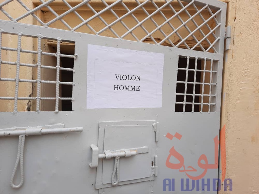 Tchad : La police nationale inaugure un bâtiment de garde à vue au commissariat central. © Djimet Wiche/Alwihda Info Tchad : La police nationale inaugure un bâtiment de garde à vue au commissariat central. © Djimet Wiche/Alwihda Info