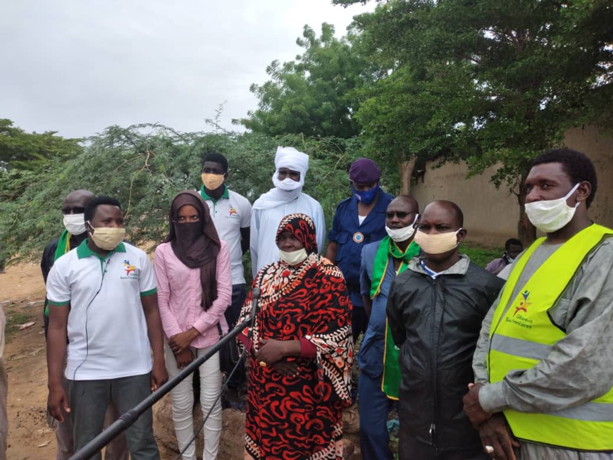 Tchad : pour faire face aux inondations à N'Djamena, des jeunes se retroussent les manches. © Malick Mahamat/Alwihda Info