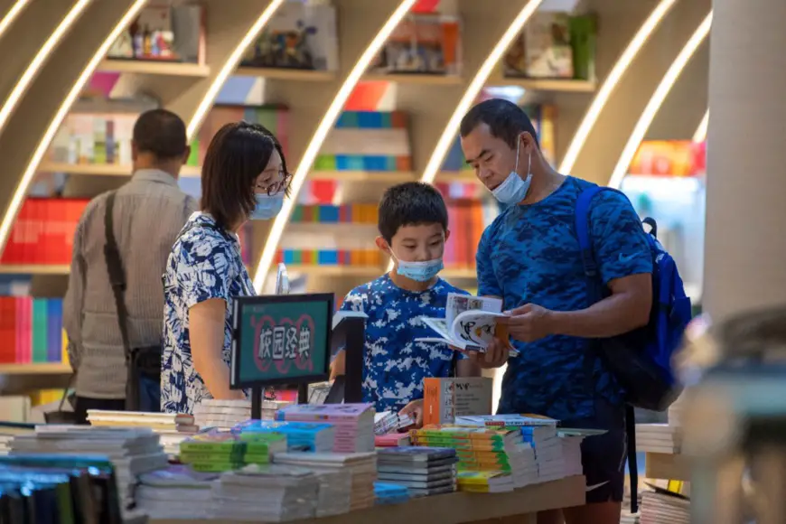 A family visiting a bookstore in Beijing on July 12, as Beijing report no local Covid-19 cases. Photo: Weng Qiyu / People’s Daily Online