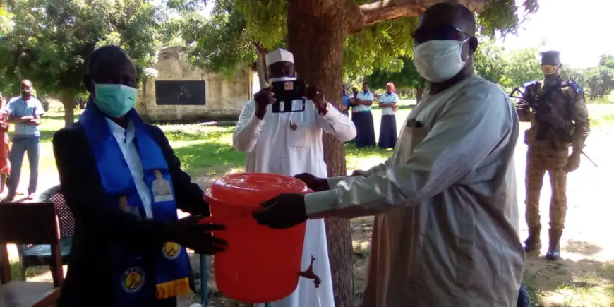 Tchad : à Lamé, un homme politique fait un don pour lutter contre le coronavirus. © Foka Mapagne/Alwihda Info