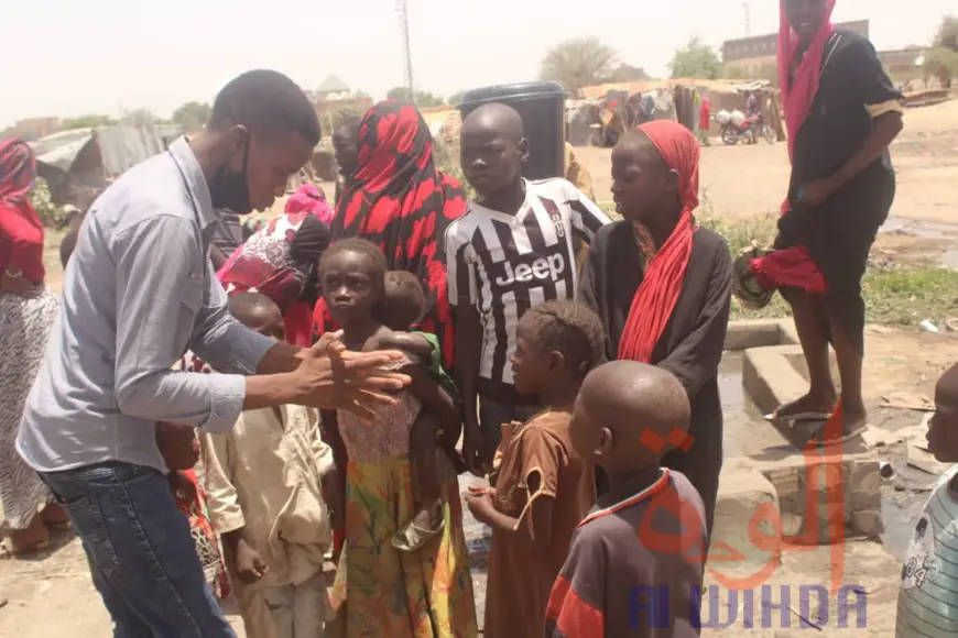Une sensibilisation de jeunes enfants contre la Covid-19 à N'Djamena, au Tchad. © Ben Kadabio/Alwihda Info