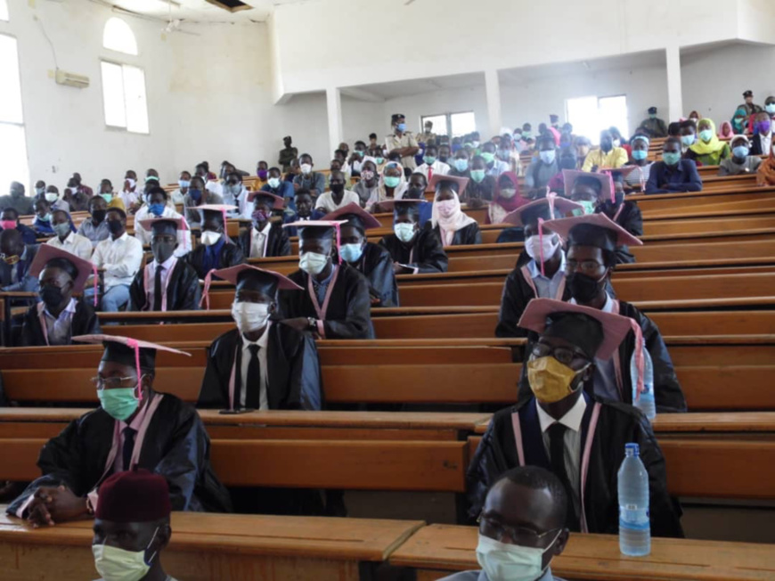 Tchad : 100 lauréats de la faculté des sciences de la santé d’Abéché reçoivent leur diplôme Tchad : 100 lauréats de la faculté des sciences de la santé d’Abéché reçoivent leur diplôme