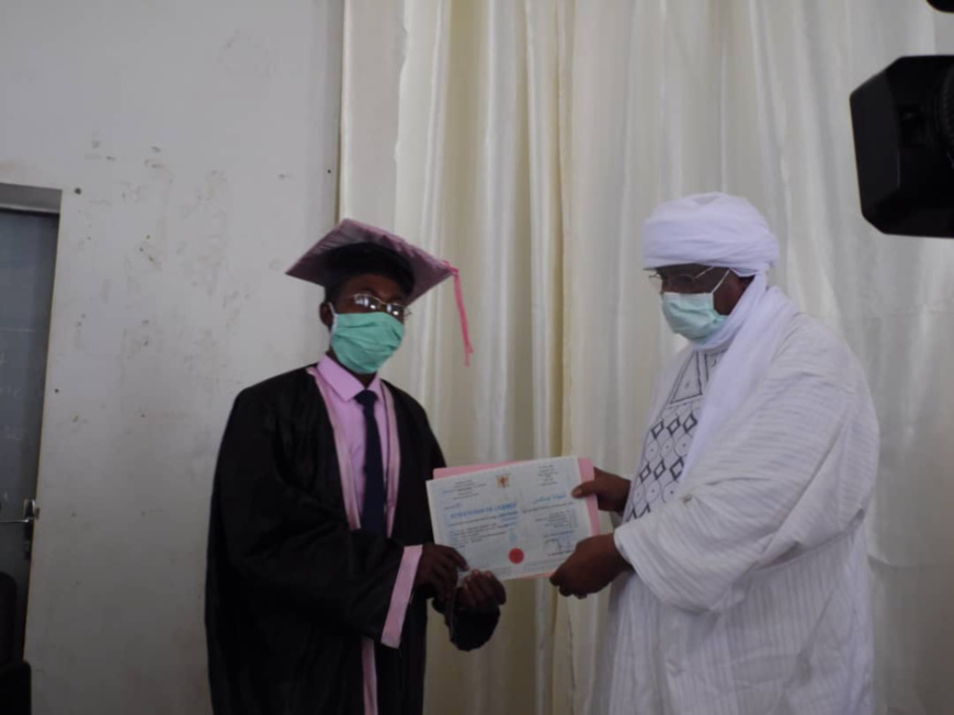 Tchad : 100 lauréats de la faculté des sciences de la santé d’Abéché reçoivent leur diplôme Tchad : 100 lauréats de la faculté des sciences de la santé d’Abéché reçoivent leur diplôme