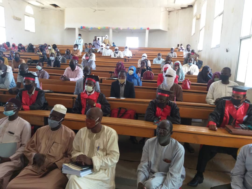 Tchad-Education : Les premières mémoires de Master soutenues à l’Université d’Abéché: ©️ Abba Issa/Alwihda Info Tchad-Education : Les premières mémoires de Master soutenues à l’Université d’Abéché: ©️ Abba Issa/Alwihda Info