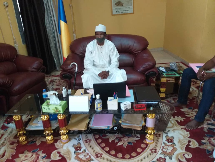 Tchad : le nouveau secrétaire général de la province de Sila installé par le gouverneur. © Mahamat Issa Gadaya/Alwihda Info Tchad : le nouveau secrétaire général de la province de Sila installé par le gouverneur. © Mahamat Issa Gadaya/Alwihda Info