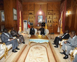 Venu hier assister à la clôture des travaux du 5ème congrès du Mouvement patriotique du salut (MPS), le Président centrafricain, François Bozizé Yangouvounda s’est entretenu longuement ce matin avec le Président de la République Idriss Déby au Palais présidentiel