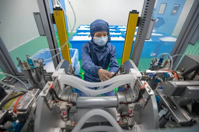 A worker packages breathing circuits to be exported at a medical apparatus company in Cixi, Ningbo, East China’s Zhejiang Province on July 14. Photo by Zhang Yongtao/ People’s Daily Online