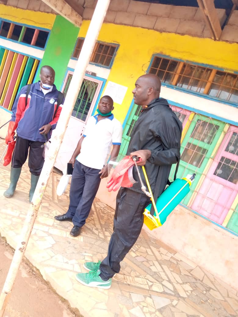 Cameroun/Yaoundé VI : des pulvérisateurs de désinfection pour les jeunes Cameroun/Yaoundé VI : des pulvérisateurs de désinfection pour les jeunes