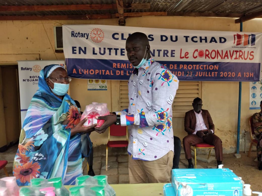 Tchad : à N'Djamena, le Rotary club au devant de la lutte contre le coronavirus. © Aristide Djimalde/Alwihda Info Tchad : à N'Djamena, le Rotary club au devant de la lutte contre le coronavirus. © Aristide Djimalde/Alwihda Info