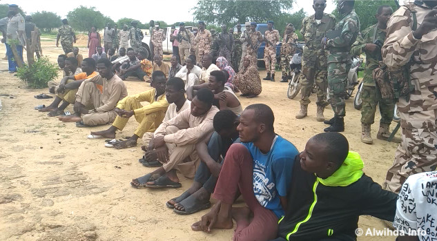 Tchad : des malfrats présumés, déguisés en policiers et tenue militaire, arrêtés. © Ben Kadabio/Alwihda Info Tchad : des malfrats présumés, déguisés en policiers et tenue militaire, arrêtés. © Ben Kadabio/Alwihda Info