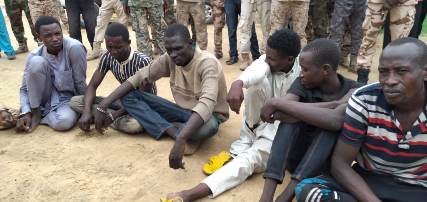 Tchad : des malfrats présumés, déguisés en policiers et tenue militaire, arrêtés. © Ben Kadabio/Alwihda Info Tchad : des malfrats présumés, déguisés en policiers et tenue militaire, arrêtés. © Ben Kadabio/Alwihda Info