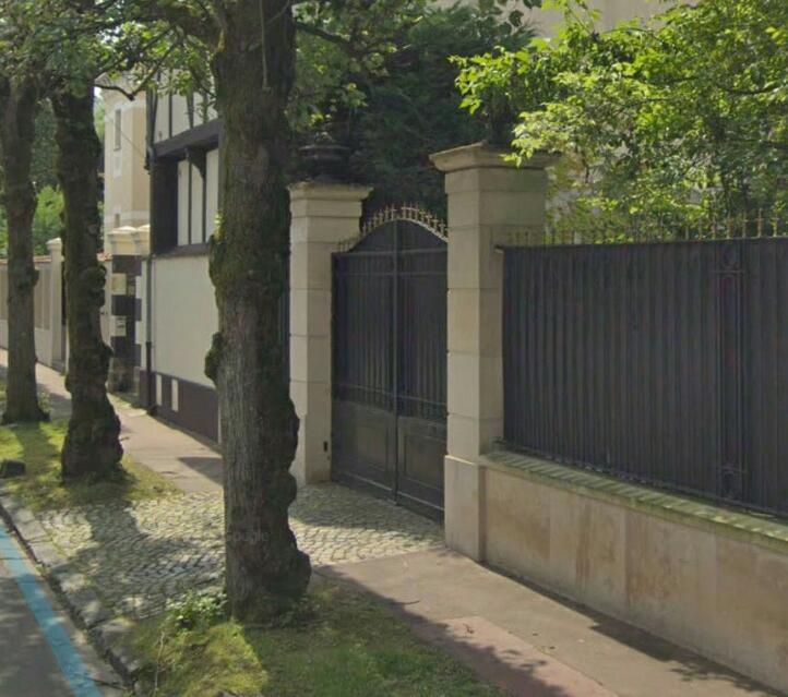 Au 52 rue Albert 1er St-Maur-des-Fossés: objet des soupçons de malversations financières. Au 52 rue Albert 1er St-Maur-des-Fossés: objet des soupçons de malversations financières.